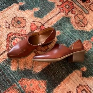 Universal Thread neutral brown mule shoe - size 7.5